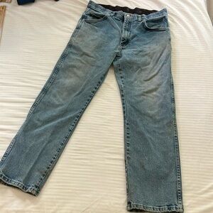 Wrangler men’s W34L30 Relaxed Jeans Classic Denim Style AS IS fair condition